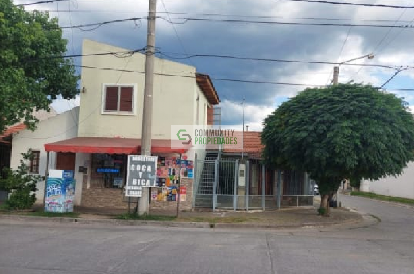 San Carlos Venta casa esquina sobre ruta principal. Con comercio.