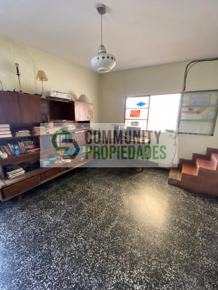 VENTA Propiedad con galpon a dos cuadras de plaza Alvarado