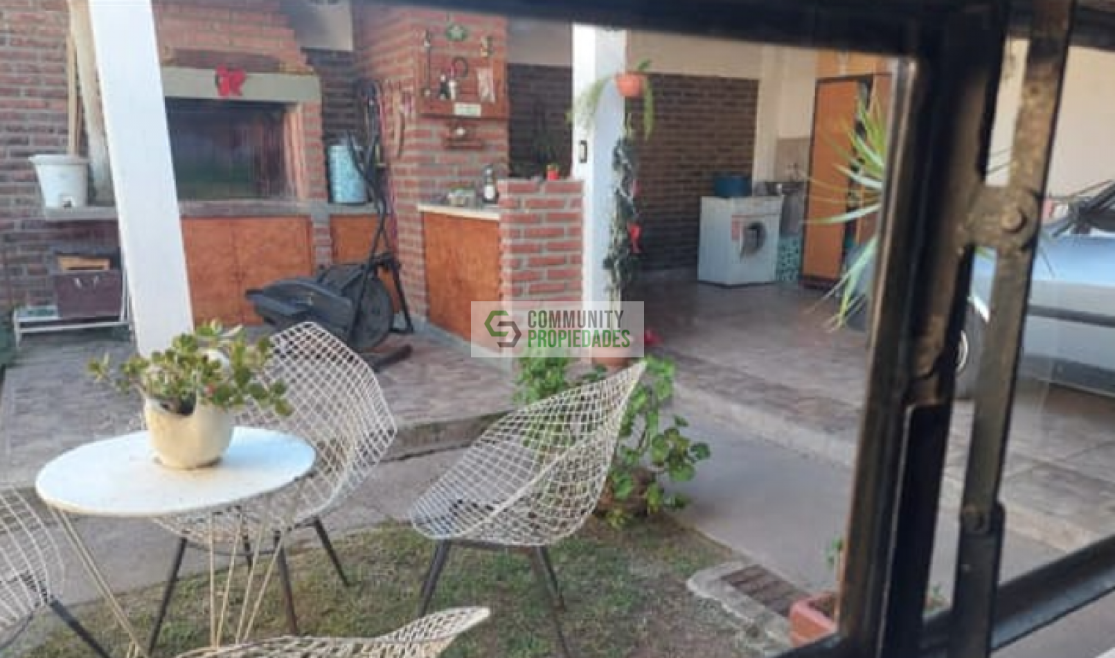 San Carlos Venta casa esquina sobre ruta principal. Con comercio.