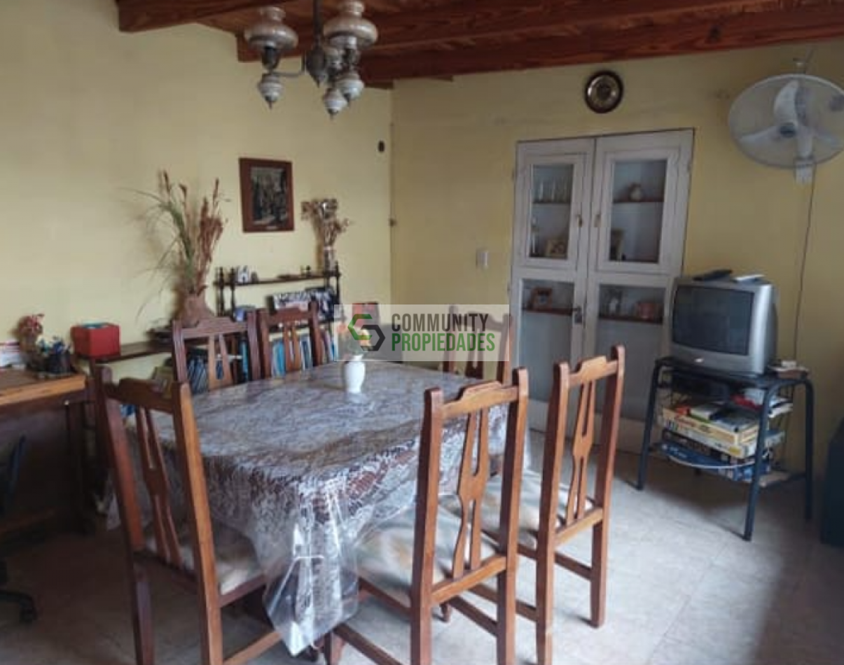 San Carlos Venta casa esquina sobre ruta principal. Con comercio.