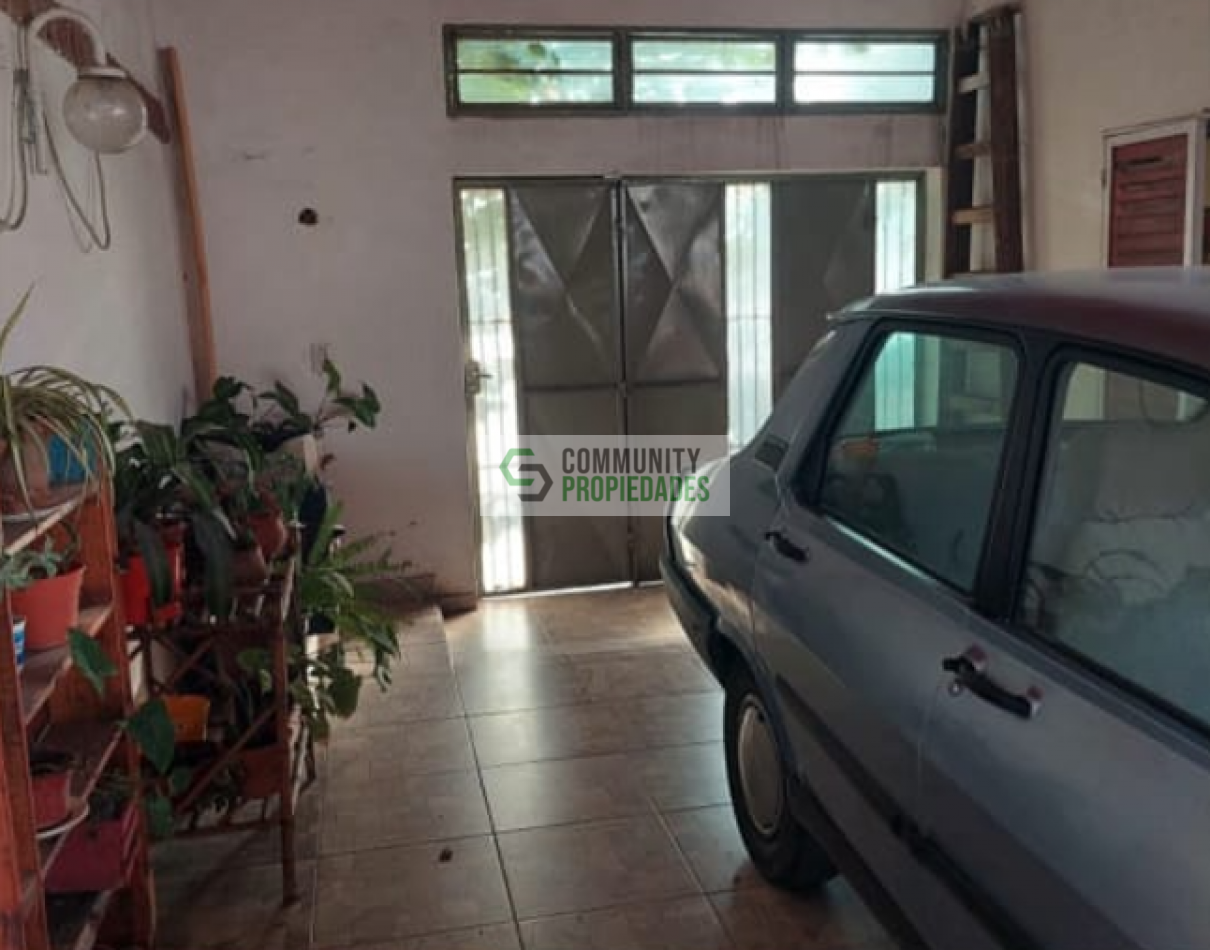 San Carlos Venta casa esquina sobre ruta principal. Con comercio.