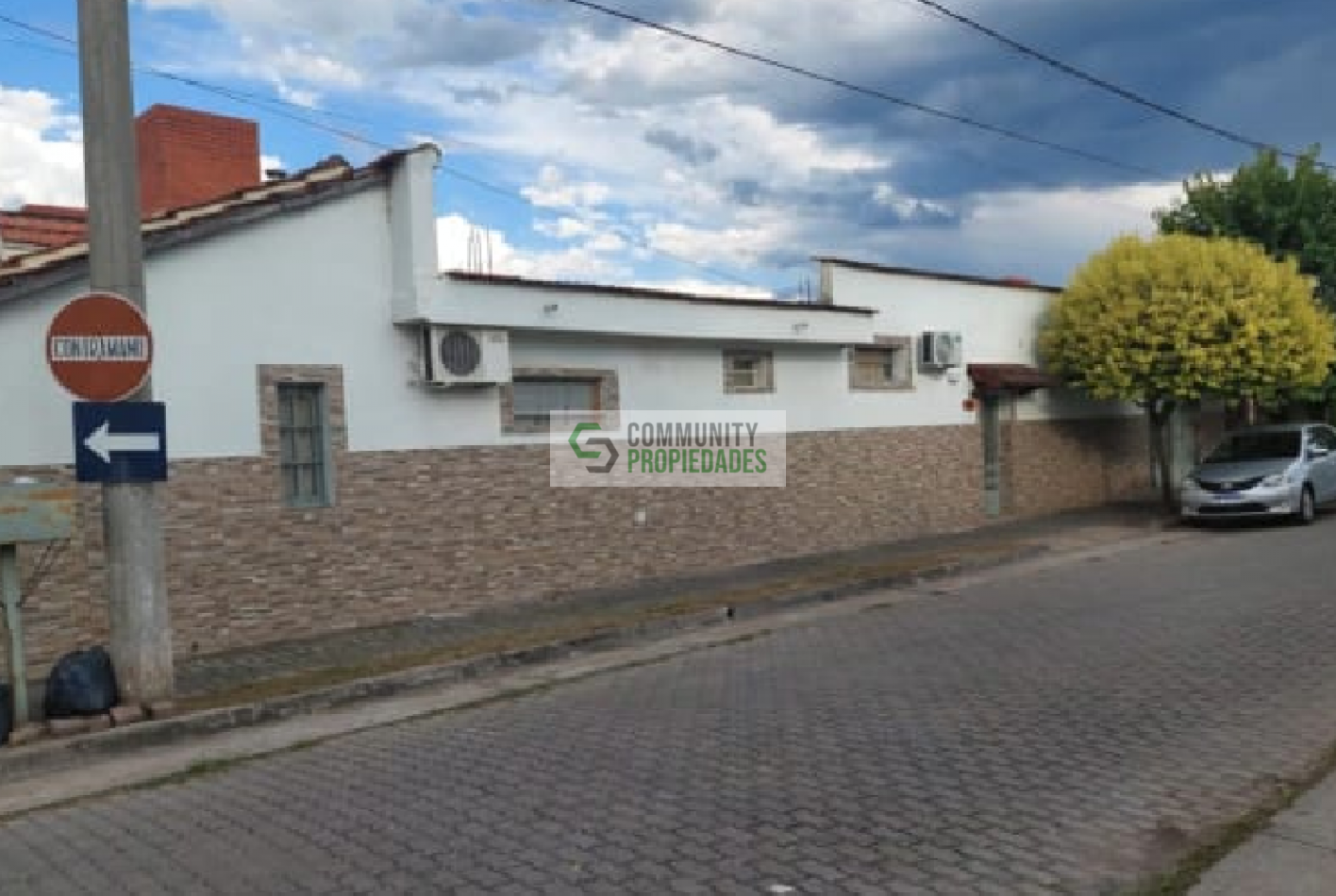San Carlos Venta casa esquina sobre ruta principal. Con comercio.